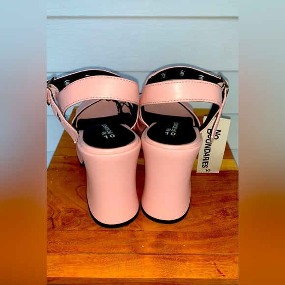 Women NWT No Boundaries Pink Grommet Heel Studs strap S10 Y2K vintage inspired - Picture 4 of 5
